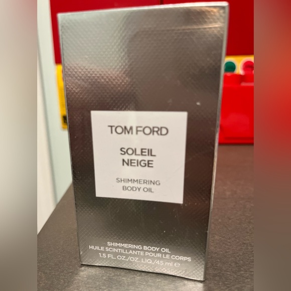 TOM FORD
Soleil Neige Shimmering Body Oil - Picture 1 of 3